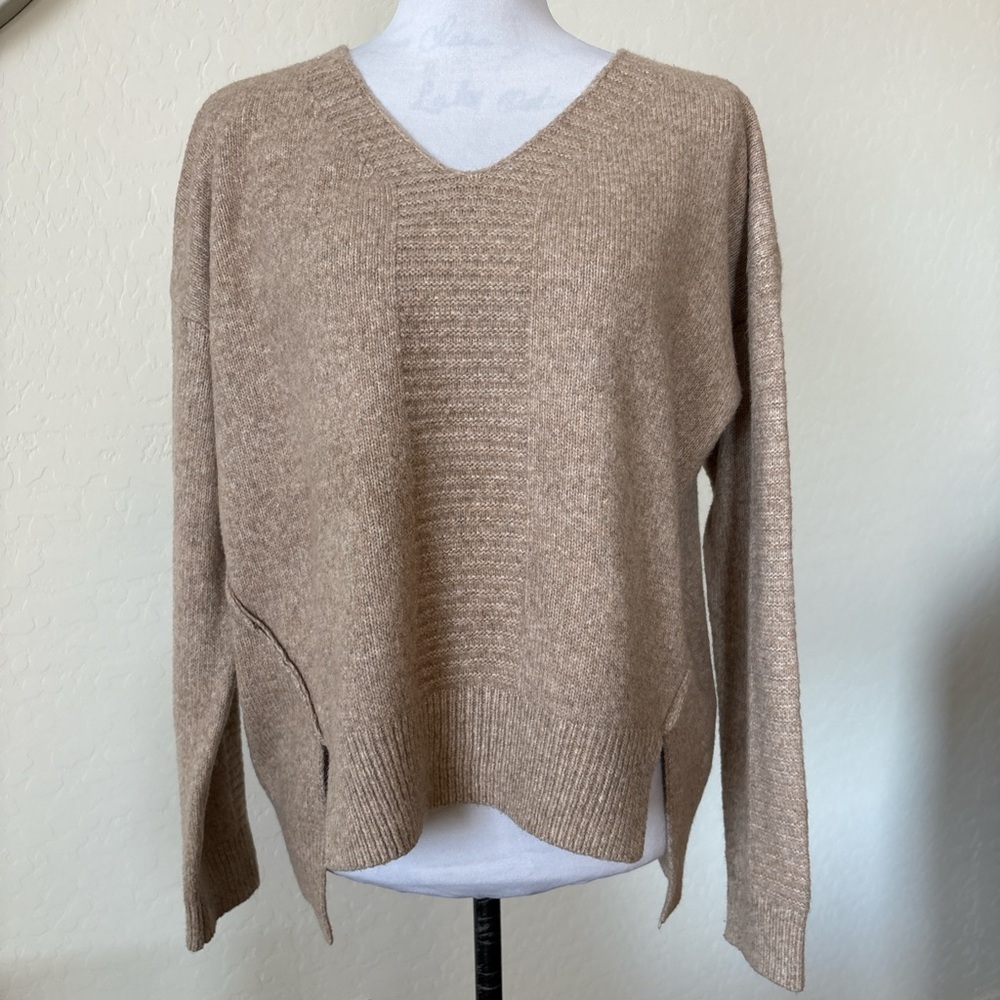 Newbury Kustom Women's V-Neck Tan wool blend Sweater. 1XL